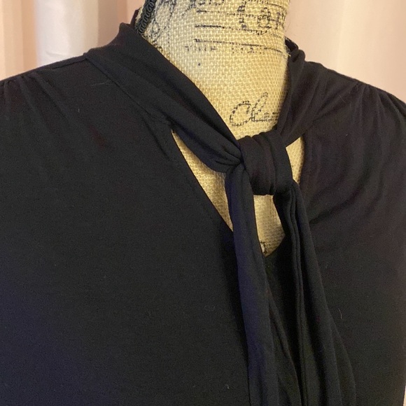 Vince Camuto large work tie in front black top - Picture 2 of 4